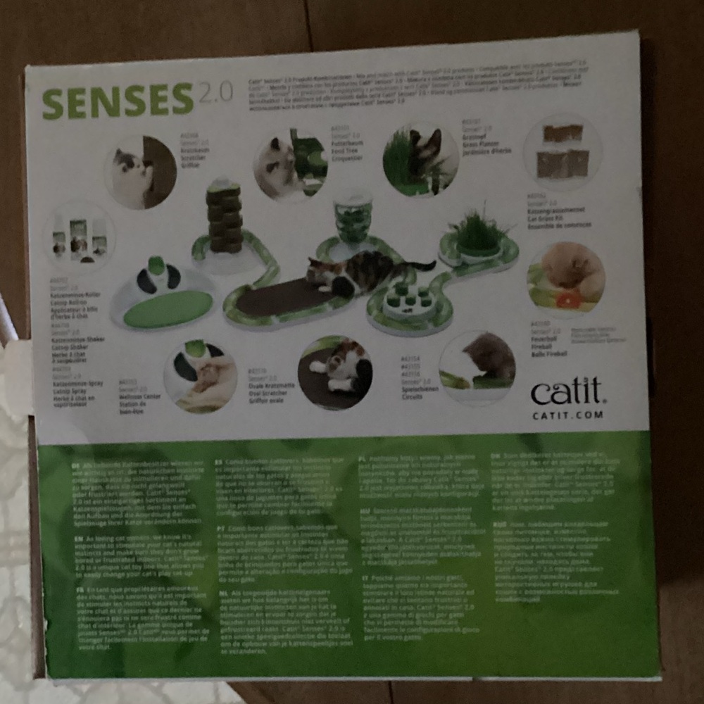 Interactive Cat Feeder w/ treats - Picture 4 of 4